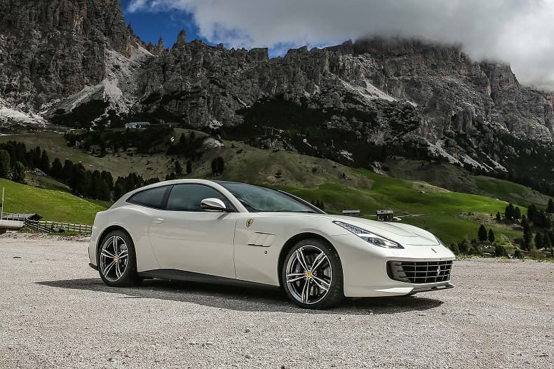 12_Ferrari_GTC4Lusso_2016