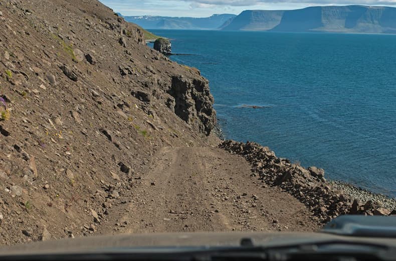 most-dangerous-crazy-roads-route-622-iceland-2