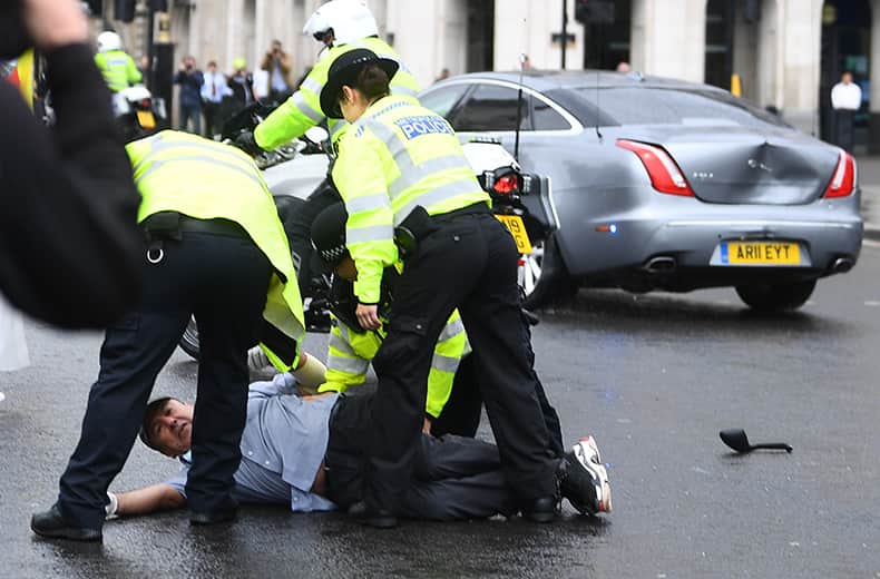 range rover pm crash protester