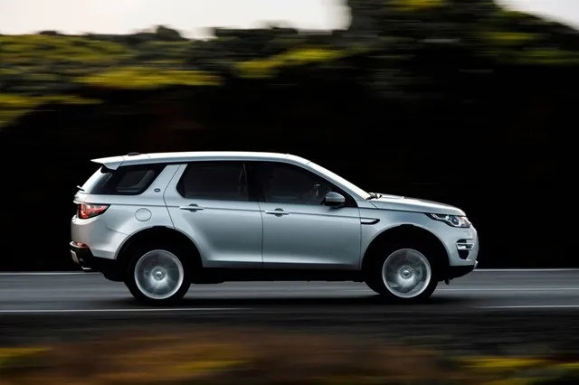 Land Rover Discovery Sport exterior side