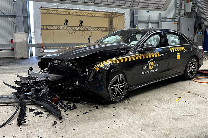 Mercedes-Benz E-Class crash test